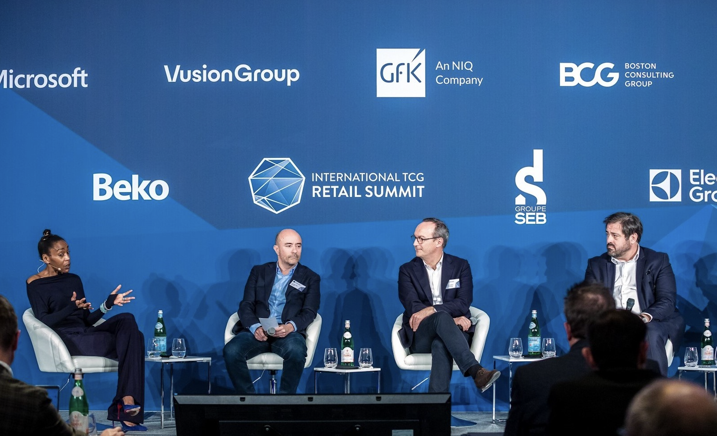 Fyra deltagare i ett panelsamtal på International TCG Retail Summit.